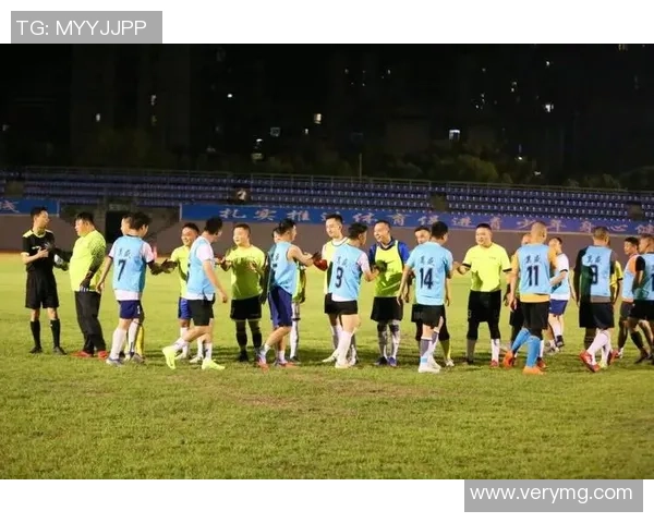 中国男足迎战武汉卓尔全力争胜展现实力与团队精神